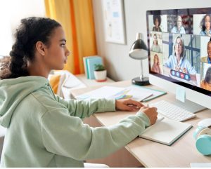 02-student-learning-online-virtual-health-webinar-accordion 02 student learning online virtual health webinar accordion